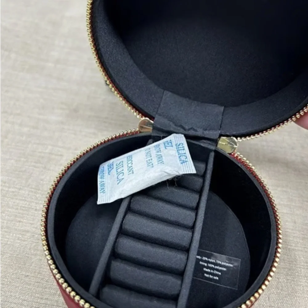 NWT Dolce & Gabbana Queen Jewelry Case with box